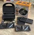 3-in-1 Sandwich Maker: Waffle, Panini Grill tare da Sauya Leda - 1