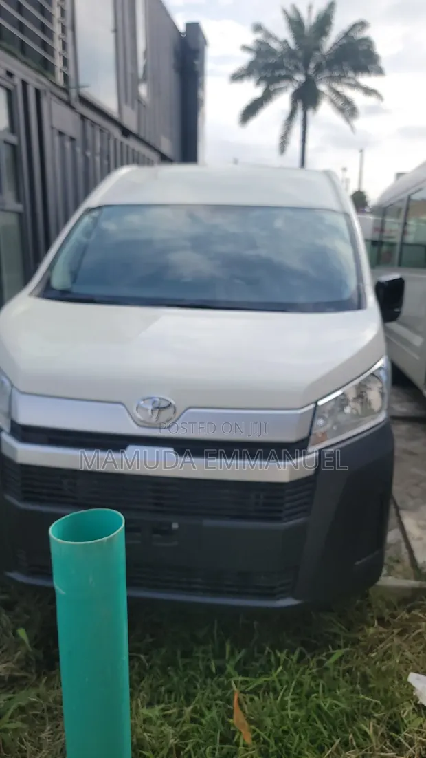 Toyota Grand HiAce 2002 White - 1