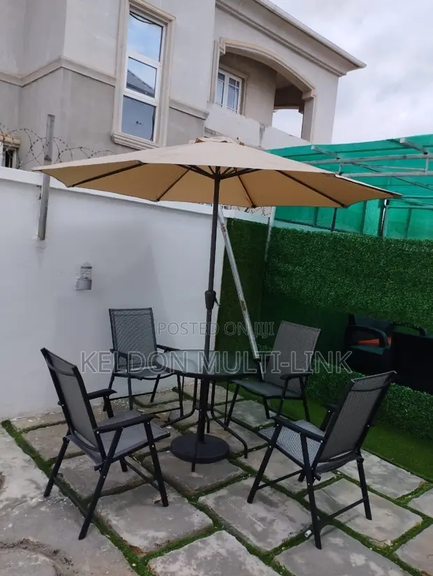 Kujerun Lambu na Waje na Mutane 4 tare da Tebur da Umbrella - 1