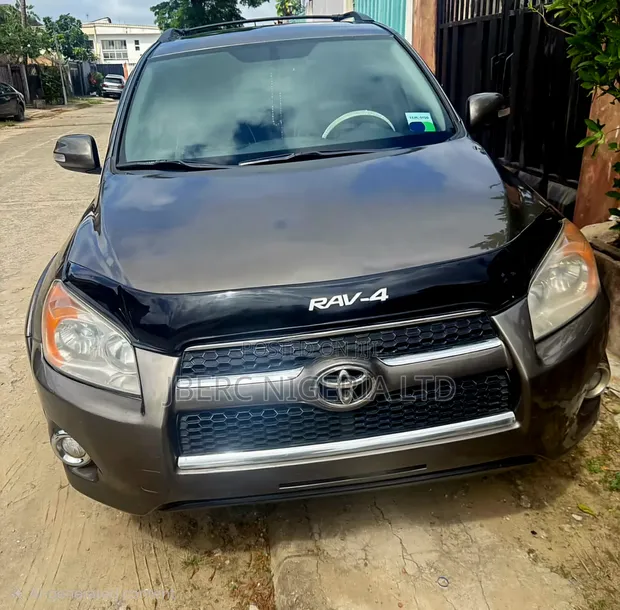 Toyota RAV4 2012 Grey - 1