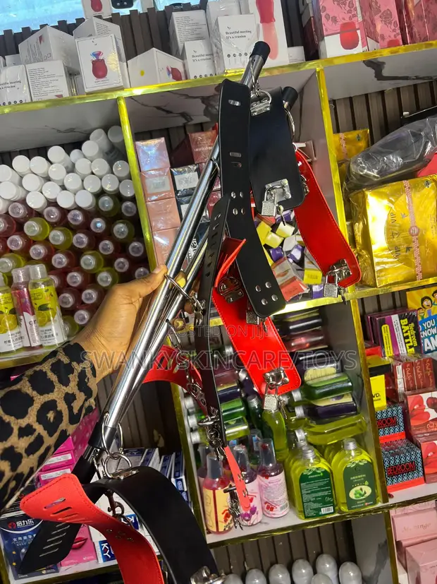 Leg Spreader Bar with Lock and Key - 1