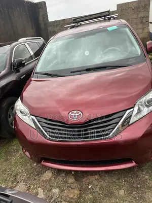 2013 Toyota Sienna XLE AWD 7-Passenger Minivan