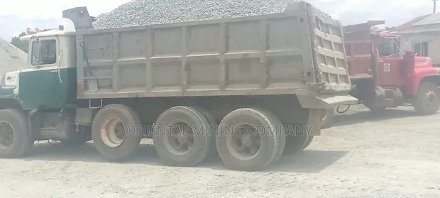 3/4 Granite Chippings - 15 Ton Load na Truck - 1