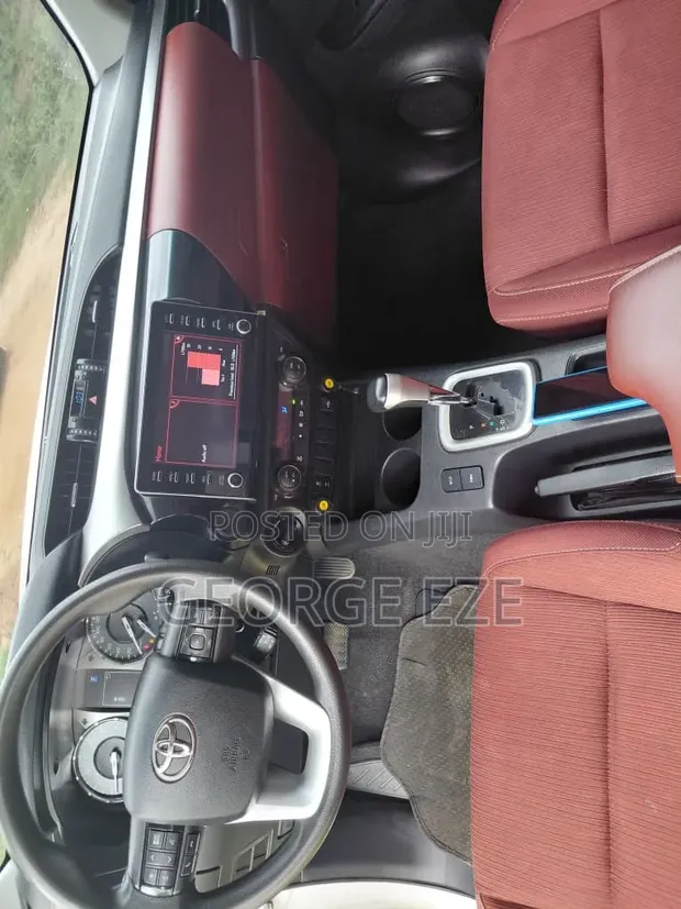2024 Toyota Hilux White - 1