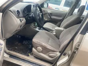 Toyota RAV4 2006 Gold