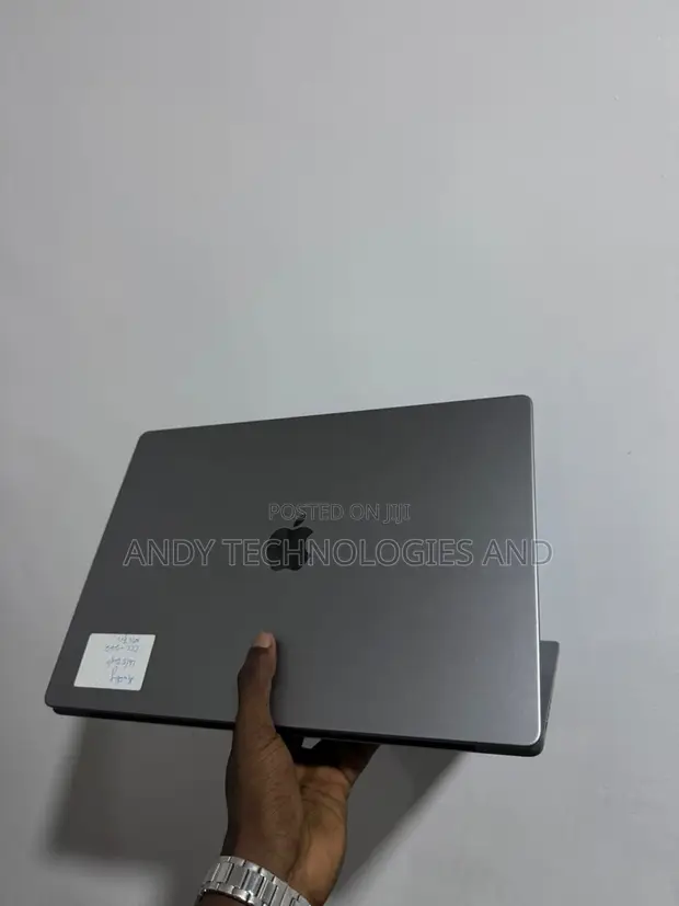 Apple MacBook Pro 2021 M1 Pro 16GB RAM 512GB SSD - 1