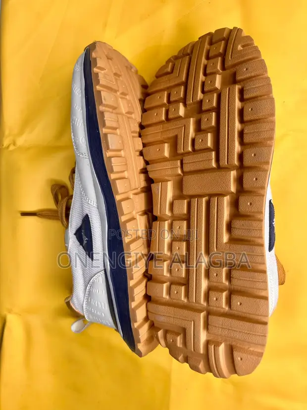 Used Unisex Sport Sneakers - 1