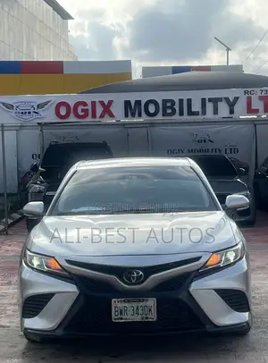 Toyota Camry SE 2017 Silver
