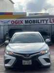 Toyota Camry SE 2017 Laun Cikin Zinariya - 3