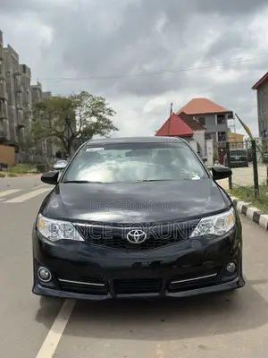 2014 Toyota Camry SE Sedan
