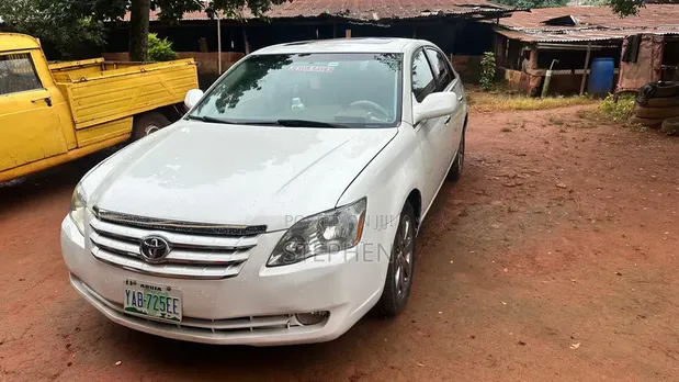 Toyota Avalon 2010 White - 1