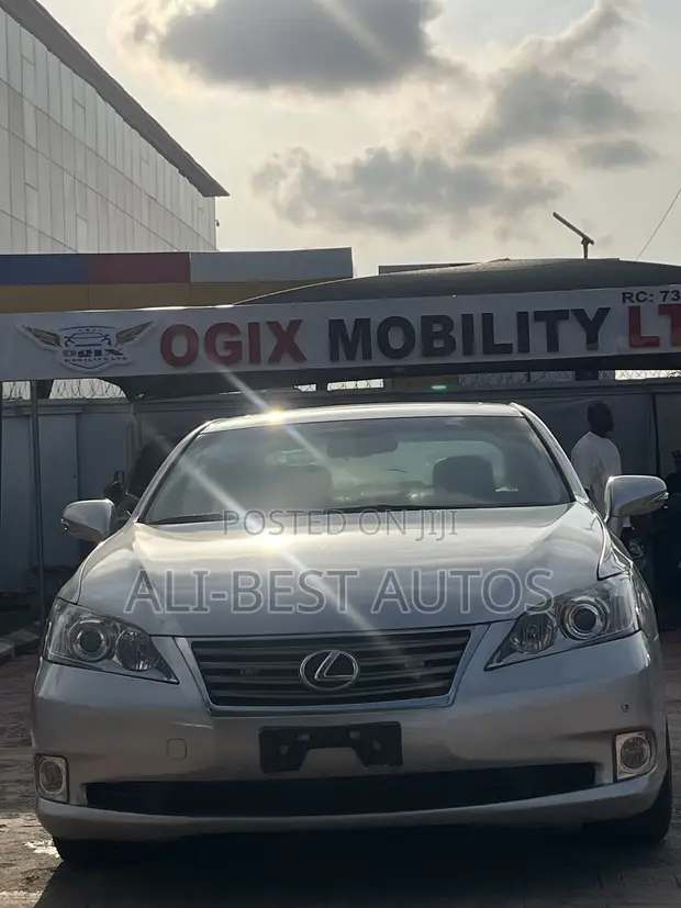 Lexus ES 350 2010 Silver - 1