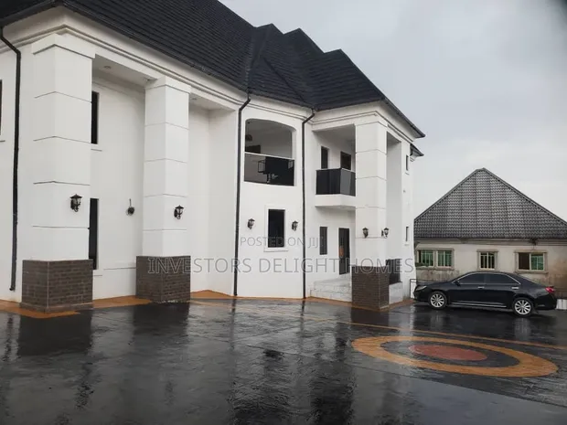 7-Bedroom Duplex for Sale in Oshimili North - 1