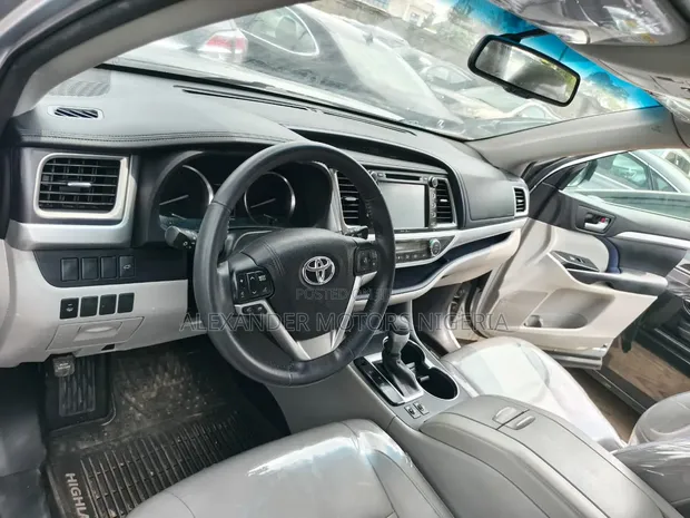 2016 Toyota Highlander XLE AWD - 1