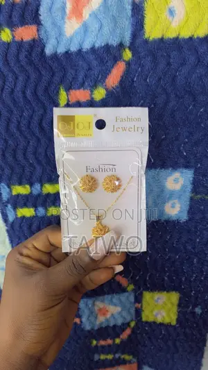 Kyakyawar Zaurar Kayan Kwalliya Mai Zinare - Ashabi Jewelry
