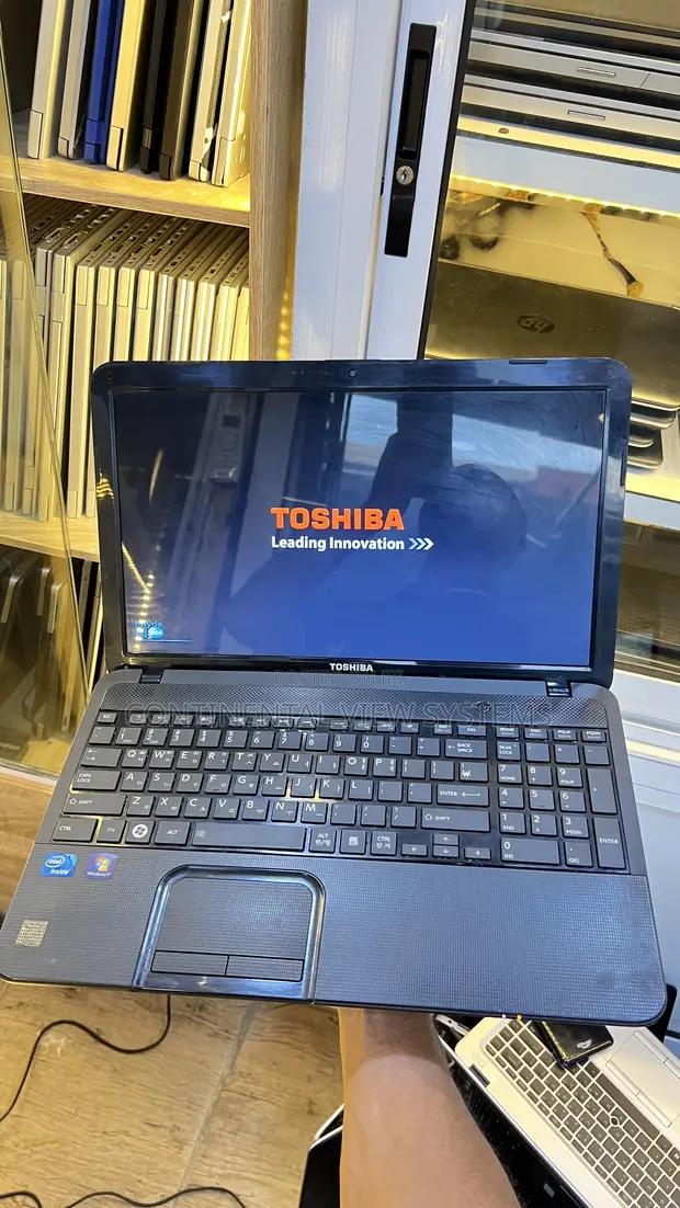 Toshiba Satellite C850 Laptop - 4GB RAM, 160GB HDD - 1