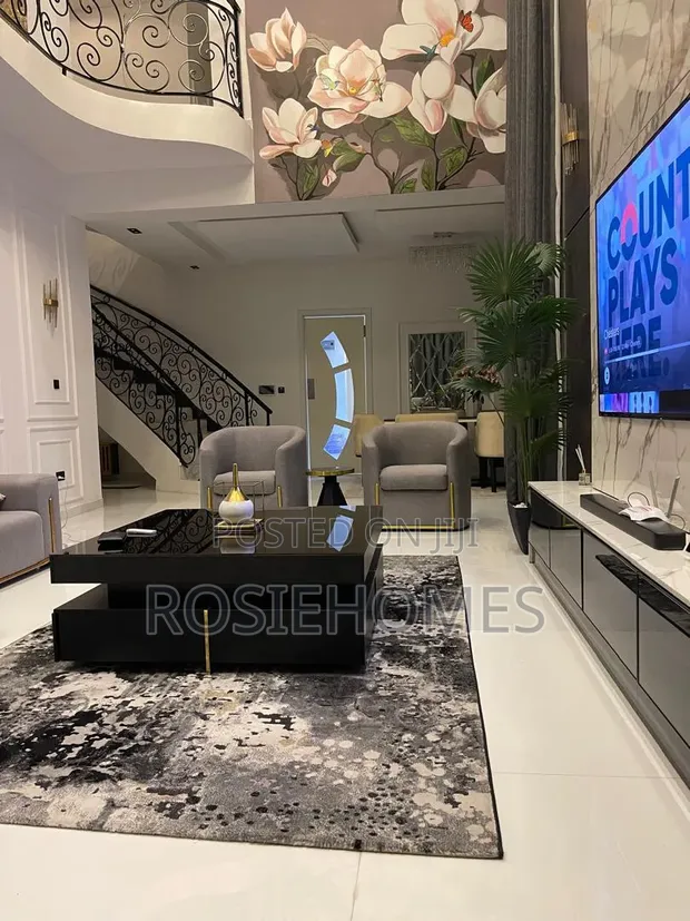 Luxury 5-Bedroom Duplex with Pool & PS5 - 1