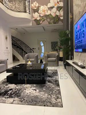 Luxury 5-Bedroom Duplex with Pool & PS5
