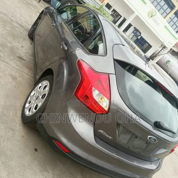 Ford Focus 2011 Gray - 1