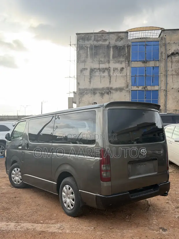 Toyota HiAce 2010 Grey - 1