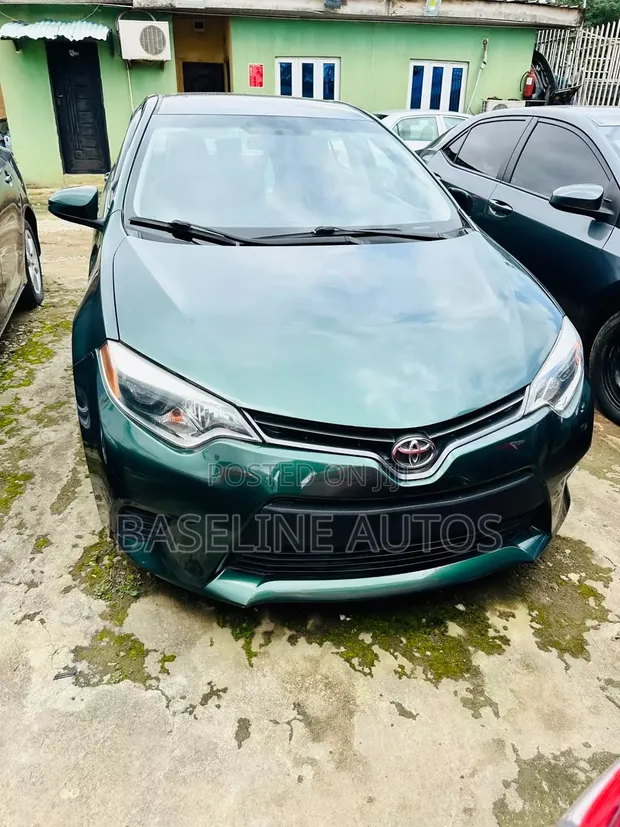 Toyota Corolla 2016 Green - 1