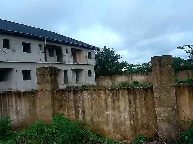 2-Bedroom Flats 6 Units (Carcass Level) a GRA, Benin City - 1