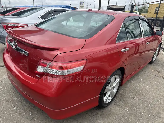 2011 Toyota Camry SE 2.5L Red - 1