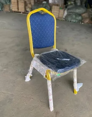 Kujera Mai Hannun Zinariya Mai Fata