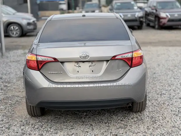 Toyota Corolla LE Premium Sedan ta 2015 - 1