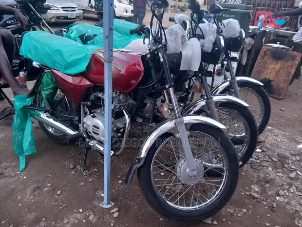 New Bajaj Boxer 100cc Motorcycle (2026 Model) - Red - 1