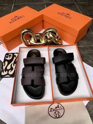 Hermès Oran Sandal ɗin Fata Mai Ɗan Ƙura Mai Ɗaurawa Biyu