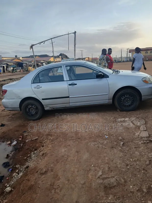 Toyota Corolla 2004 Silver - 1