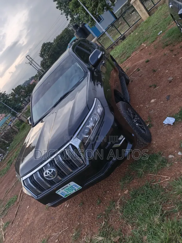 Toyota Land Cruiser Prado 2017 Black - 1