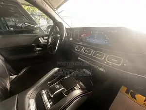 2024 Mercedes-Benz Maybach GLS 600 AWD Gold