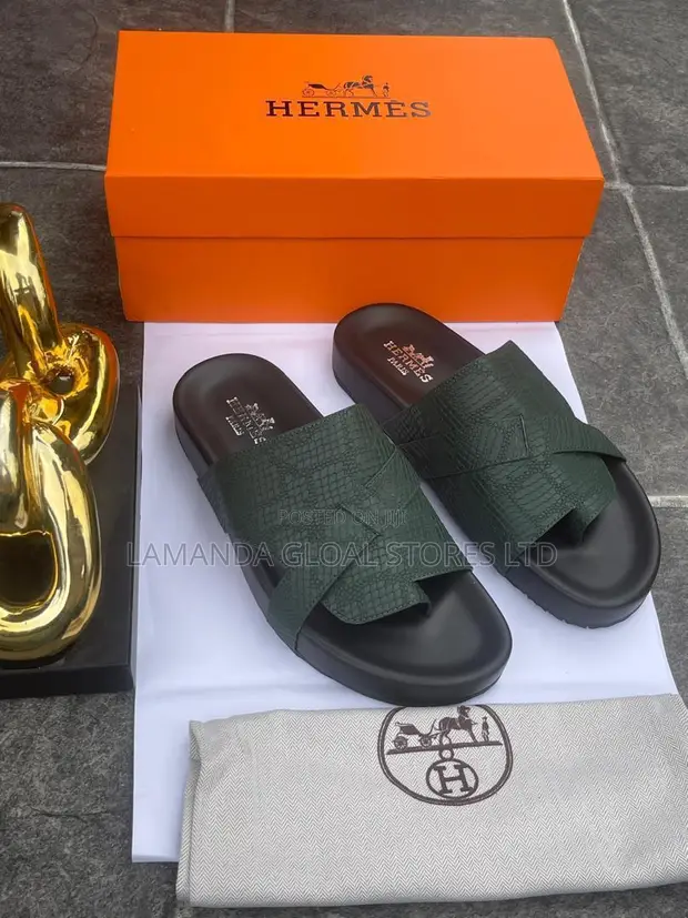 Hermès Textured Cross-Strap Sandals Green - 1