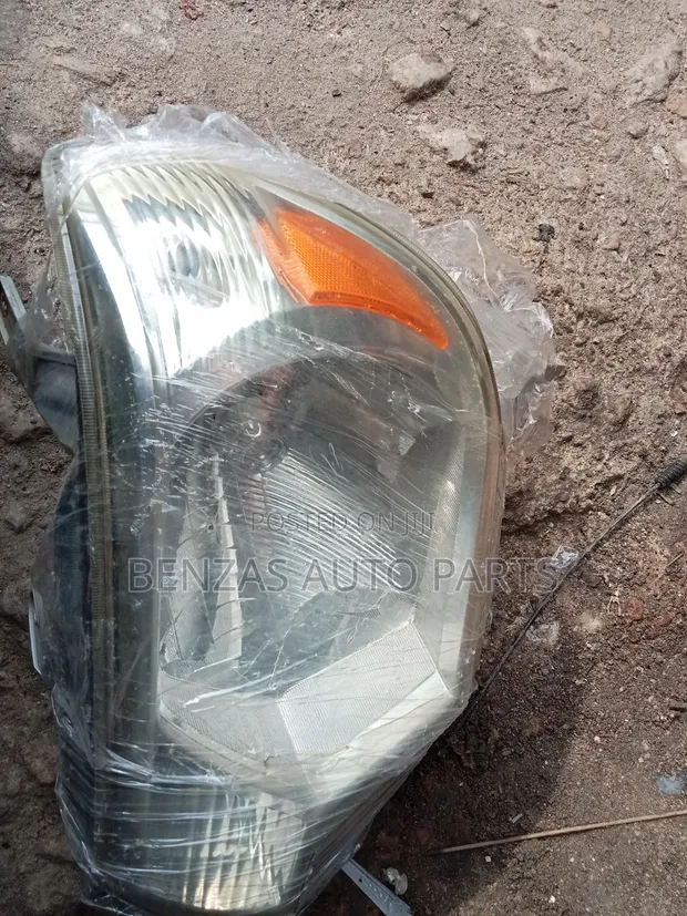 Toyota Tacoma 2013 Headlight Replacement - 1