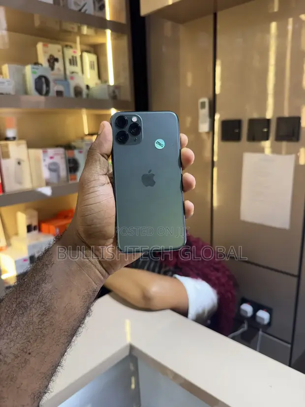 Apple iPhone 11 Pro 256GB Black - 1