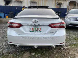 2019 Toyota Camry XSE White