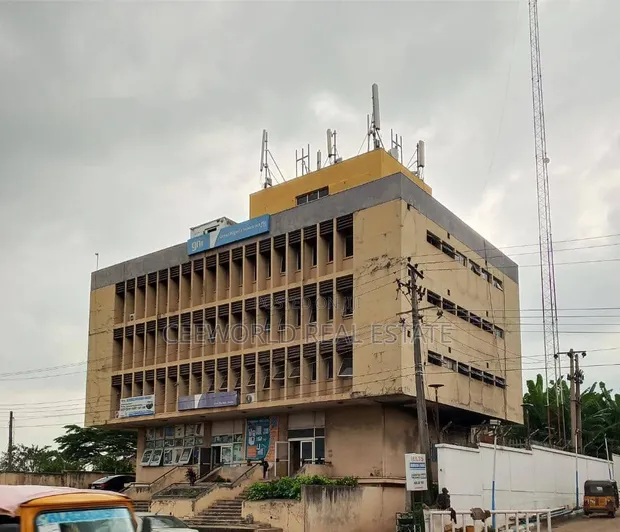 Wurin Ofis na 225sqm na Bude don Hayarwa, Oke Bola, Ibadan - 1