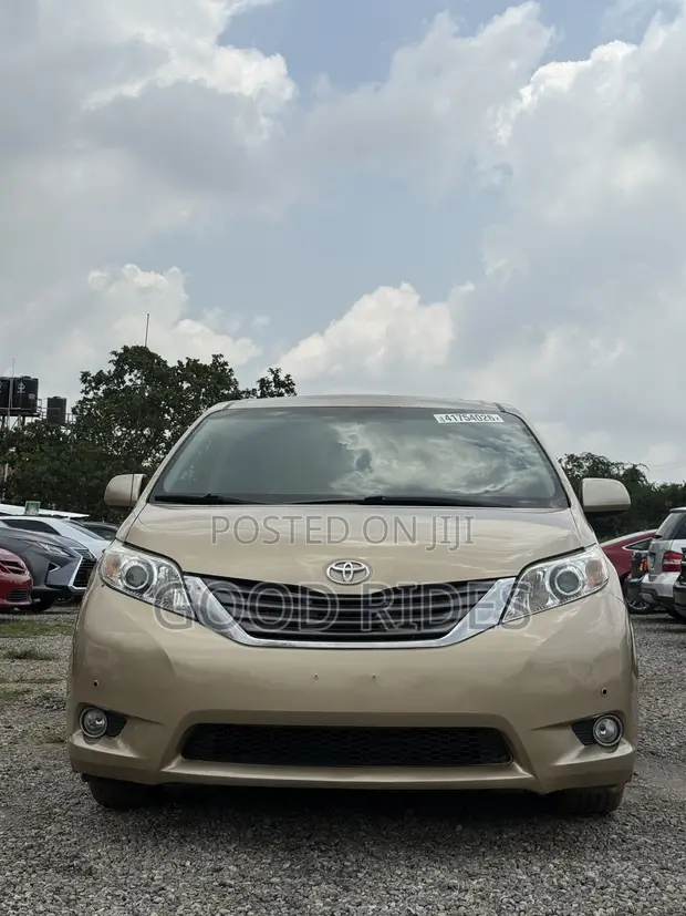 2011 Toyota Sienna LE 7 Passenger - Gold - 1