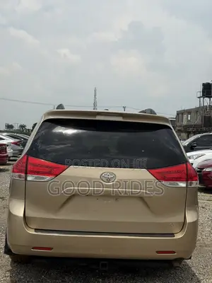 2011 Toyota Sienna LE 7 Passenger - Gold