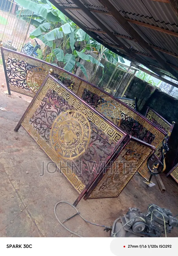 Foreign Designed Rough Iron Staircase - 1