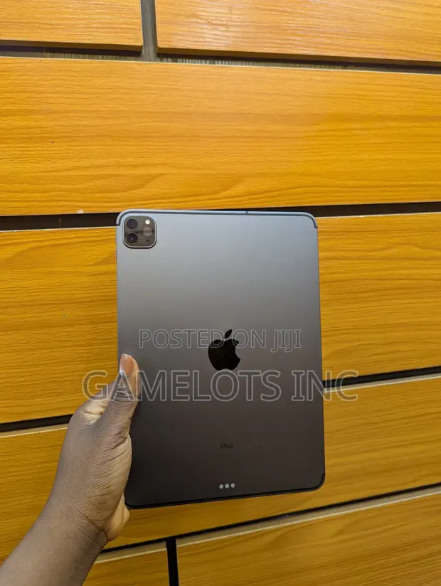 Apple iPad Pro 11" (2020) 128GB Gray - 1
