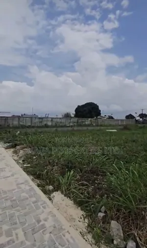 3 Plots Kai Tsaye Kan Express a Sapphire Garden, Awoyaya Don Siyarwa