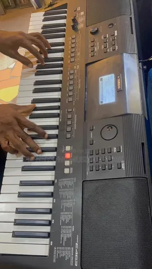 Yamaha PSR-E463 Electronic Keyboard