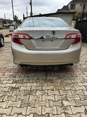 2013 Toyota Camry XLE V6 Sedan - Gold