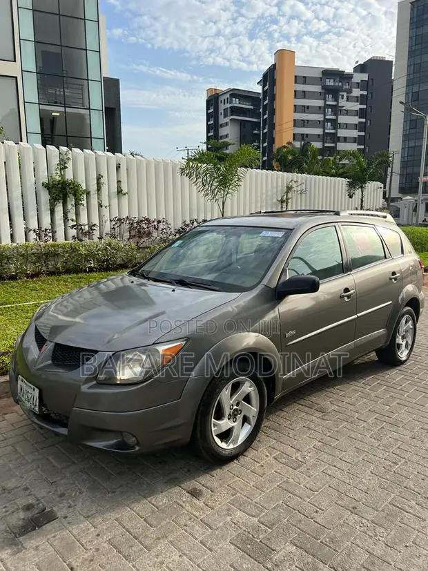 Pontiac Vibe Hatchback 2004 - Gray - 1