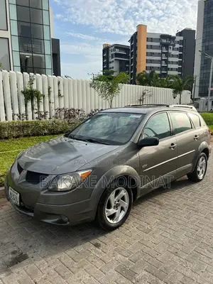 Pontiac Vibe Hatchback 2004 - Grey