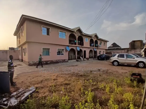 4 Bedroom Block of Flats for Sale a Alakuko - 1