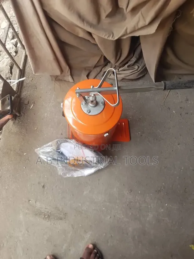 F.A.T. SRL Italy Manual Grease Pump (16kg) - 1